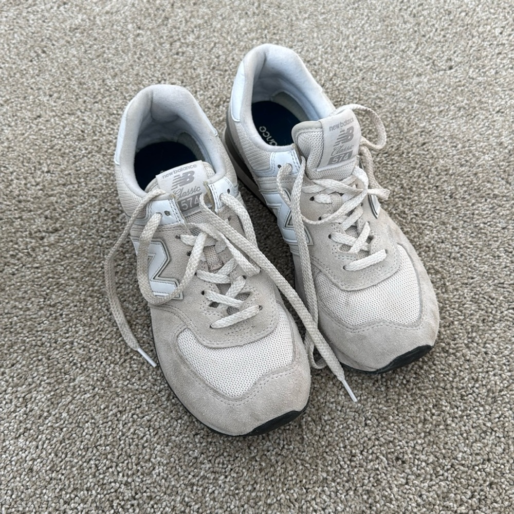 Women’s new balance sneakers